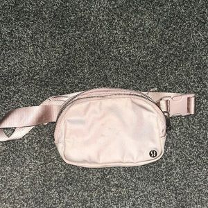 lululemon everywhere belt bag